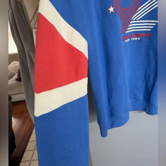 Abercrombie & Fitch Red/White/Blue Crewneck - small - Picture 4 of 4